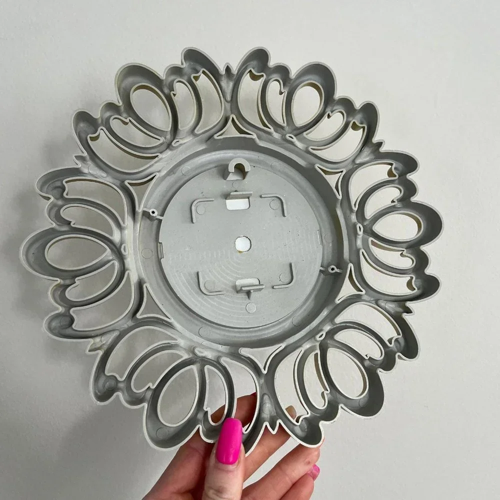 Nwot gold decorative round mirror 10”
